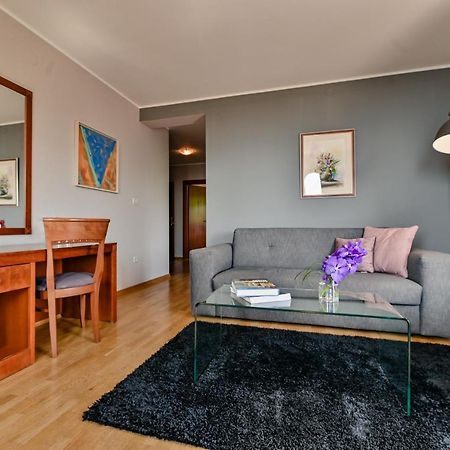 Hotel Laurus - Liburnia โอปาติยา ภายนอก รูปภาพ
