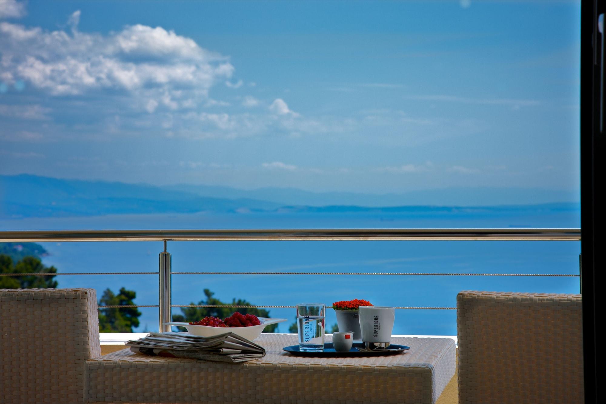 Hotel Laurus - Liburnia โอปาติยา ภายนอก รูปภาพ