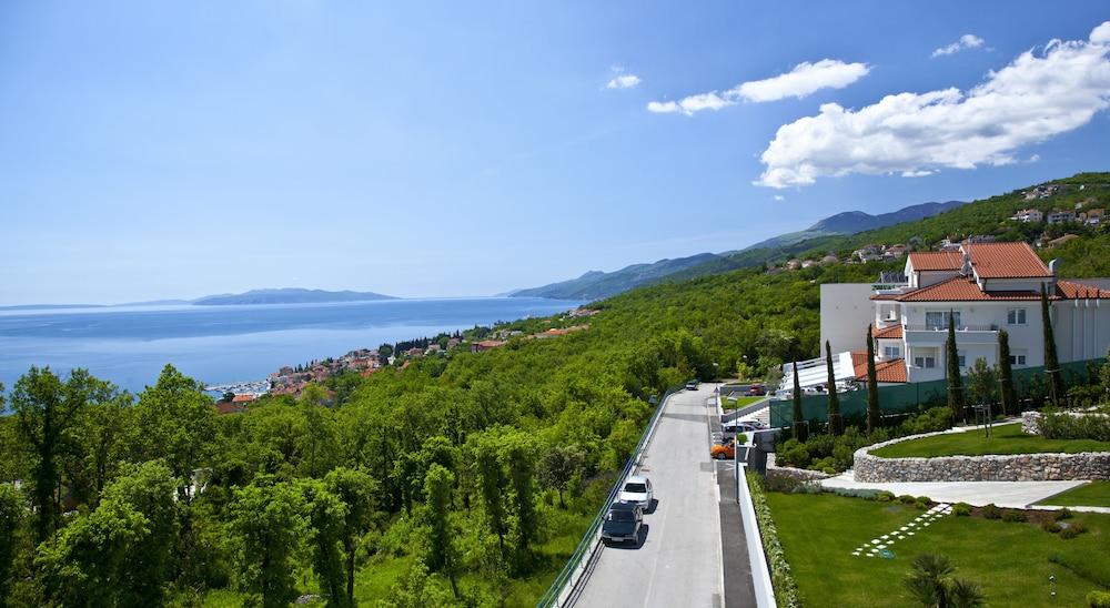 Hotel Laurus - Liburnia โอปาติยา ภายนอก รูปภาพ