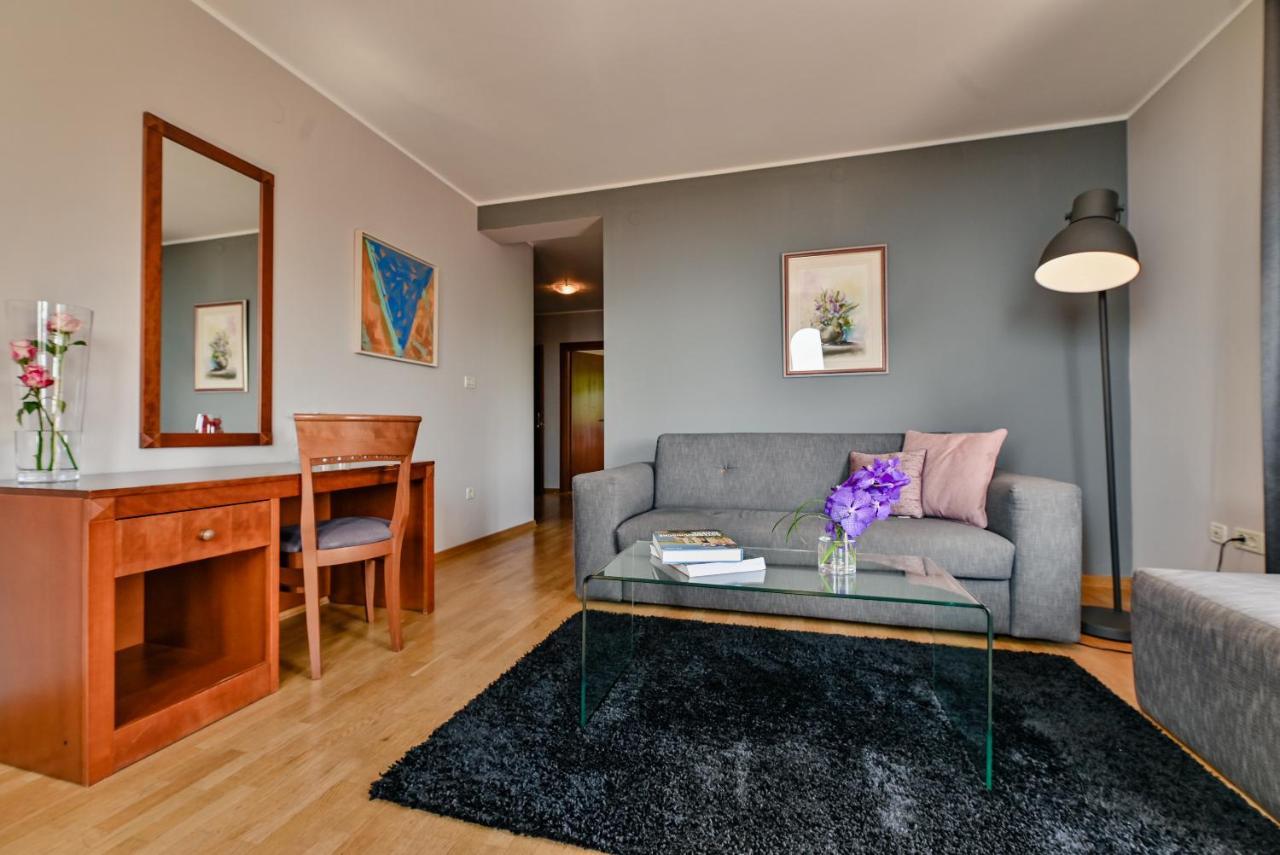 Hotel Laurus - Liburnia โอปาติยา ภายนอก รูปภาพ