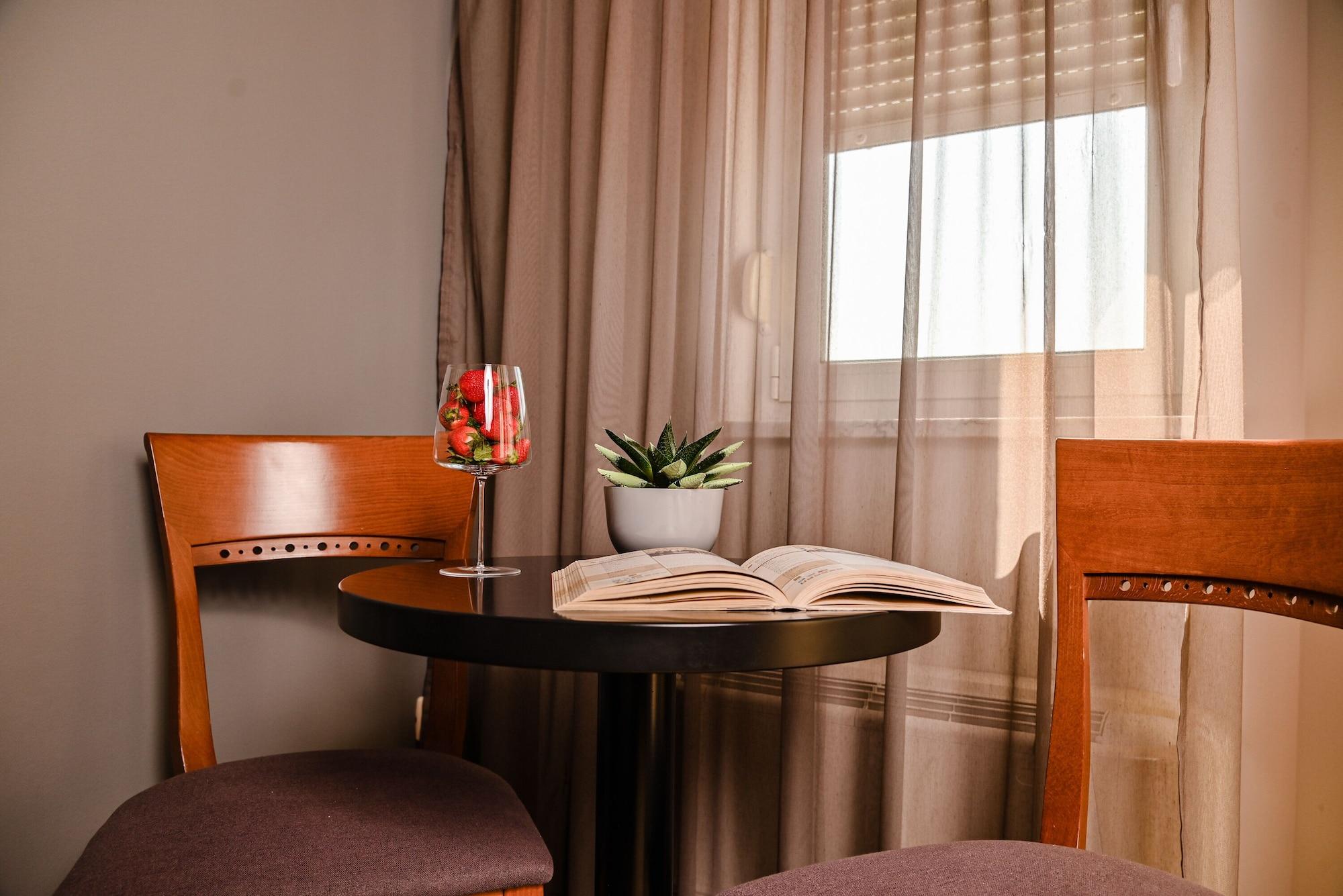 Hotel Laurus - Liburnia โอปาติยา ภายนอก รูปภาพ