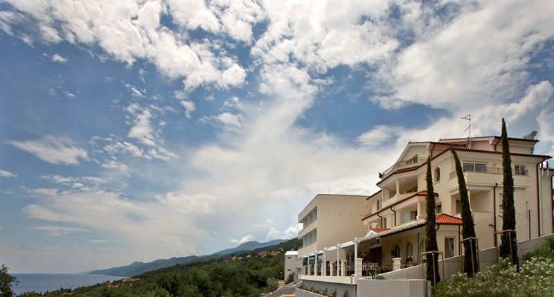 Hotel Laurus - Liburnia โอปาติยา ภายนอก รูปภาพ